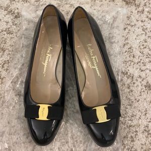 Ferragamo Vara Pump black size 8.5